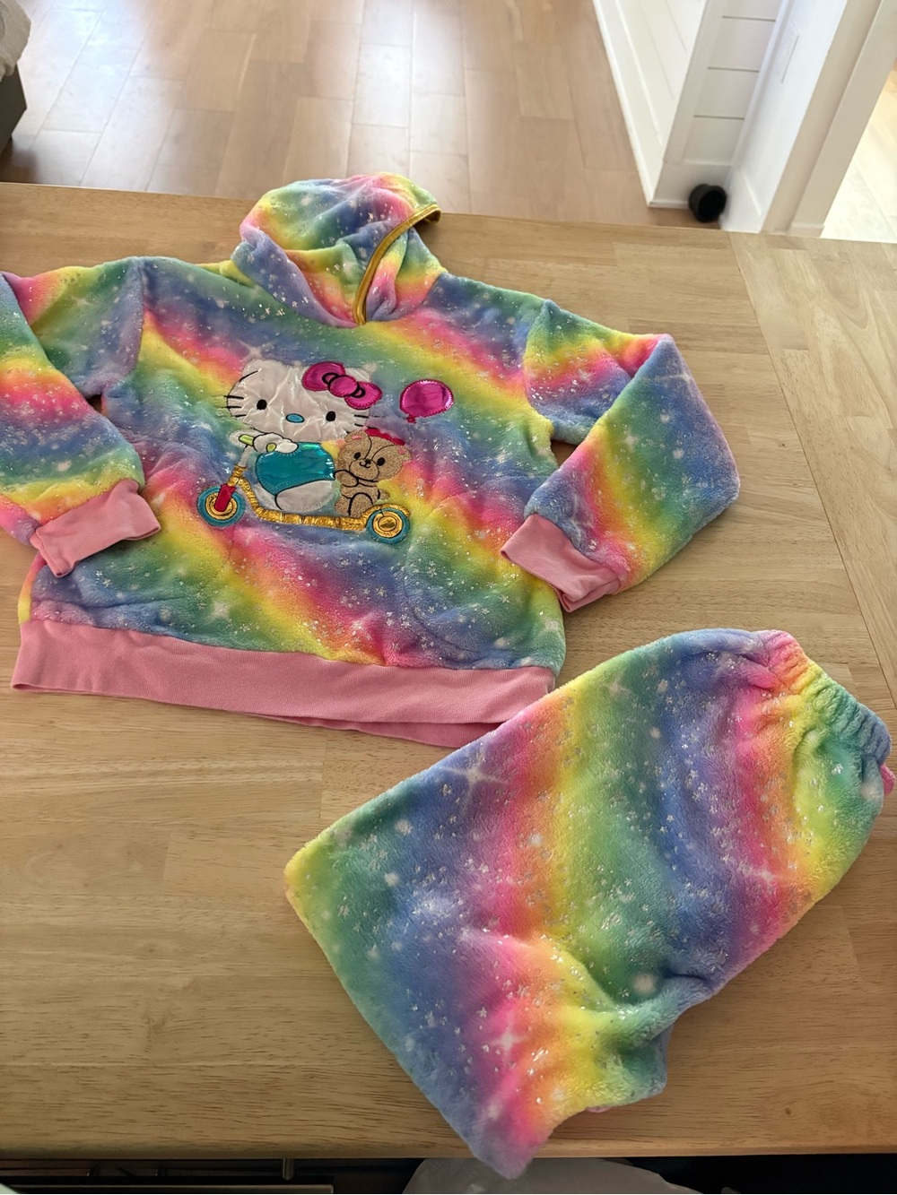 Girls' Rainbow Plush Hoodie & Jogger Set with Kitty Graphic - Pink Trim
